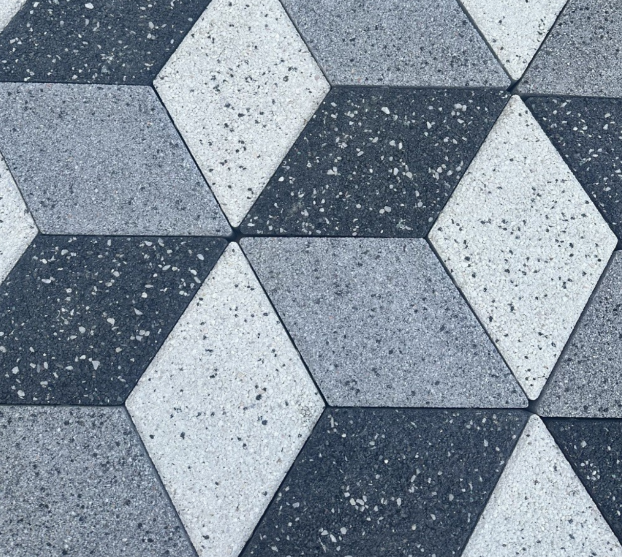 Romb cu suprafața de granit